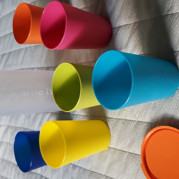 Lot 6 plastic cups + round cover storage stackable colorful fun - Picture 2 of 3